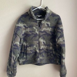 AE FUZZY SHERPA PRINTED ZIP UP SWEATSHIRT